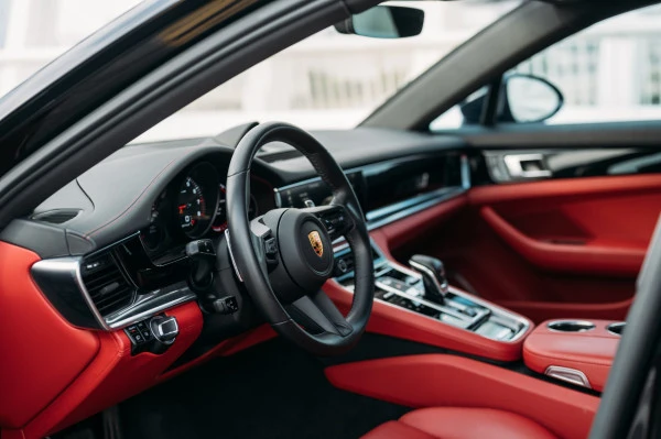  Black Porsche Panamera Photo 4